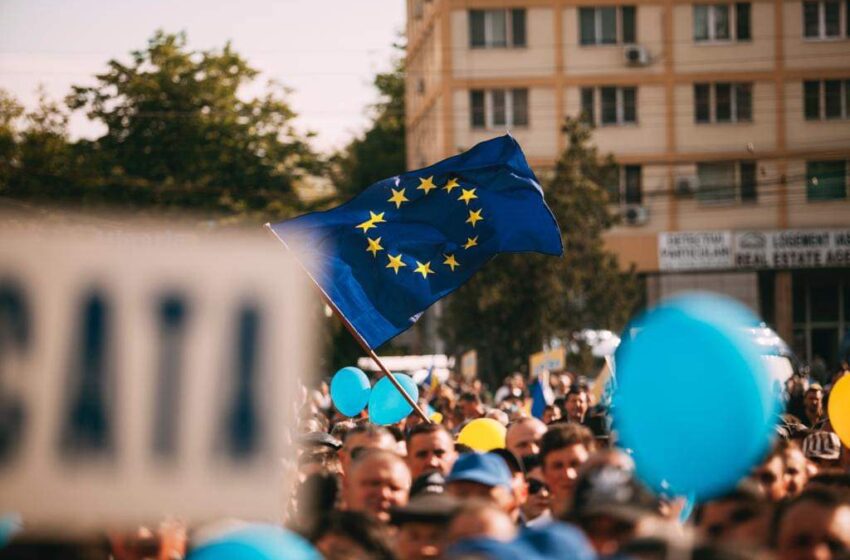  Robert Sighiartău  : La mulți ani  Europa !