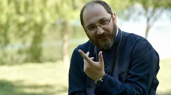  Părintele Constantin Necula : „Să nu râdeți niciodată de copiii bolnavi, boala lor nu este plata păcatelor părinților, ci este semnul biruinței lui Hristos