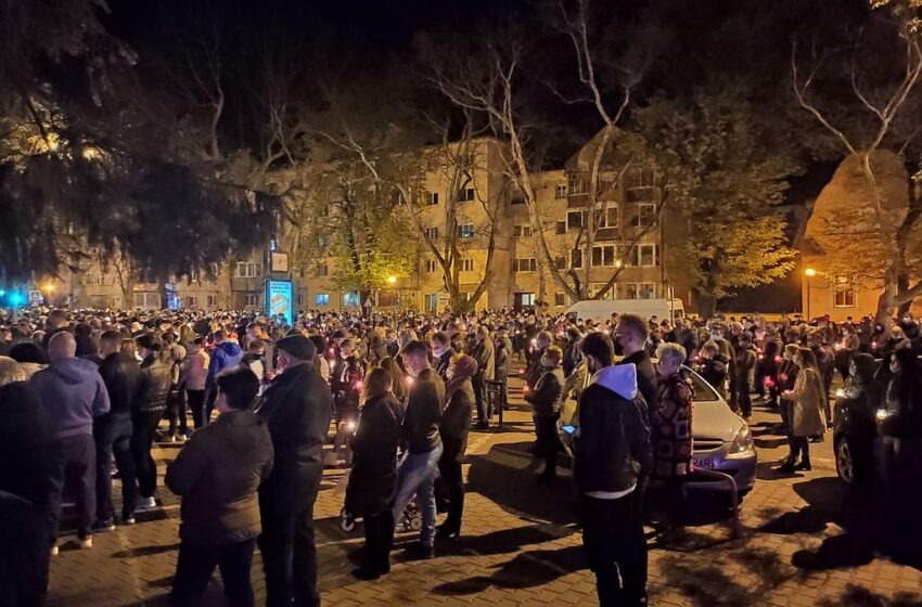  FOTO : Hristos a înviat din morți…! Mii de bistrițeni, în stradă, la slujba de Înviere