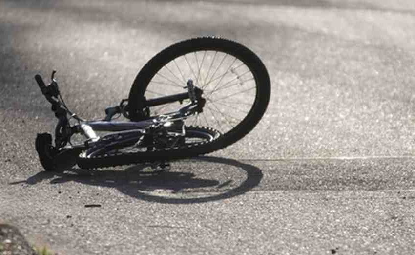  Biciclist beat, lovit de o autoutilitară pe o stradă din Bistrița