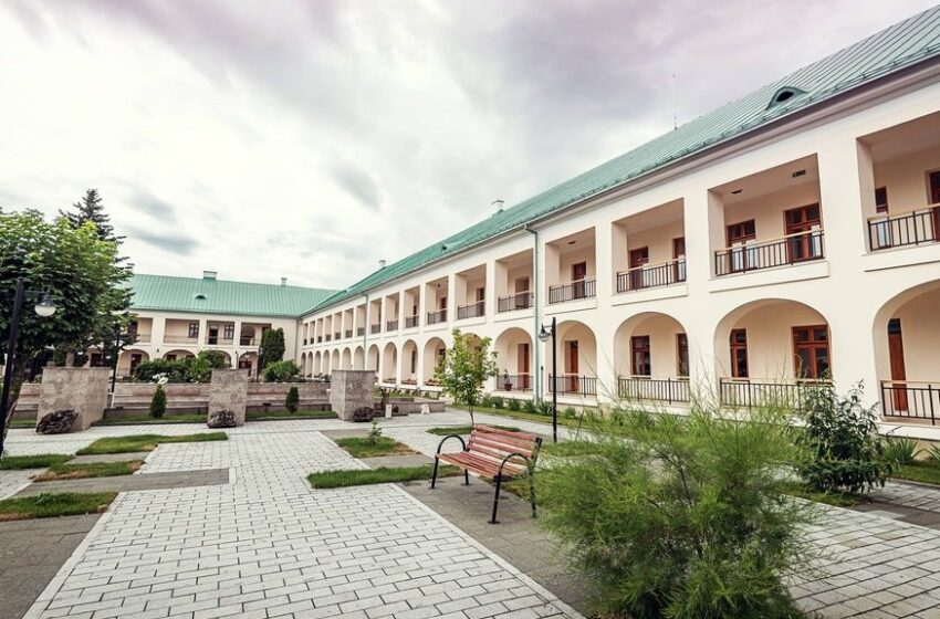  ,,Cămașa sunt EU. SânzIEne la Muzeu”! Activități artistice cu și despre datini