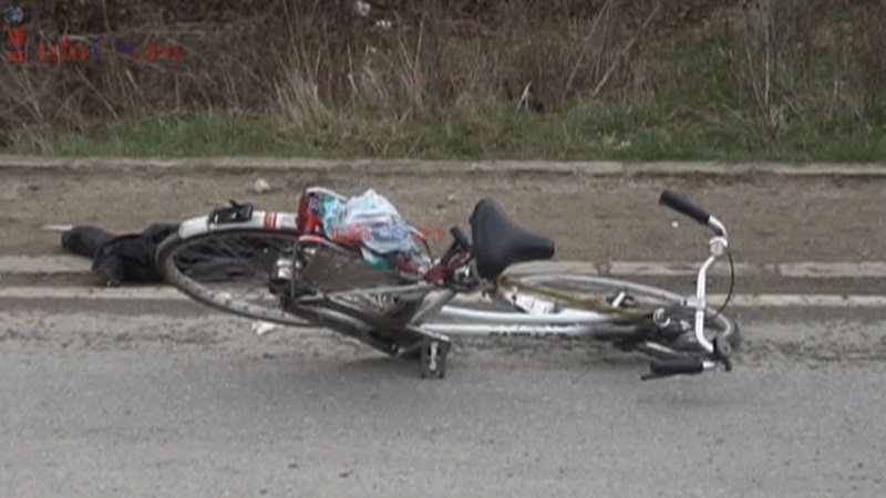  O fetiță a fost accidentată în timp ce se deplasa pe bicicletă. Minora a ajuns la spital