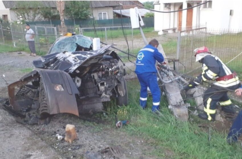  Accident grav în Săsarm , tânărul din mașină a fost transportat intubat la spital !