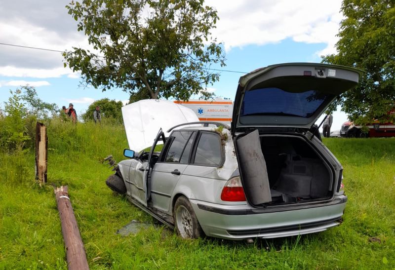  Patru tinere s-au răsturnat cu mașina în Budacu de Jos. Acestea au ajuns la spital