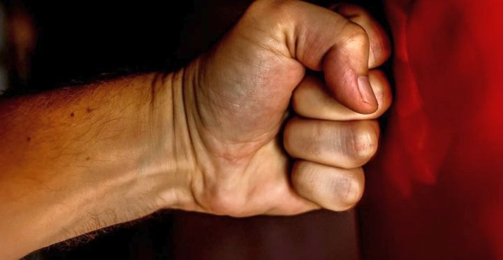  Un tânăr din Ciceu-Giurgești și-a amenințat tatăl cu moartea. S-a emis ordin de protecție împotriva acestuia