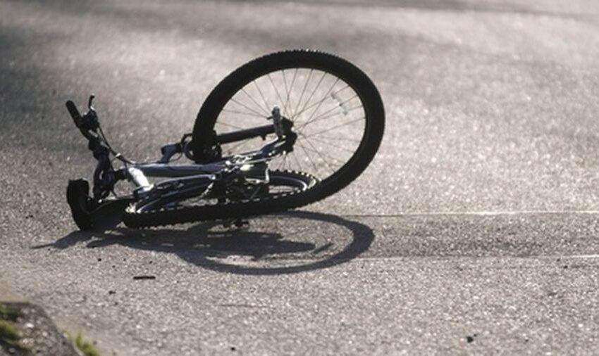  Minor de 13 ani aflat pe bicicletă accidentat de un autoturism. Băiatul a  ajuns la spital