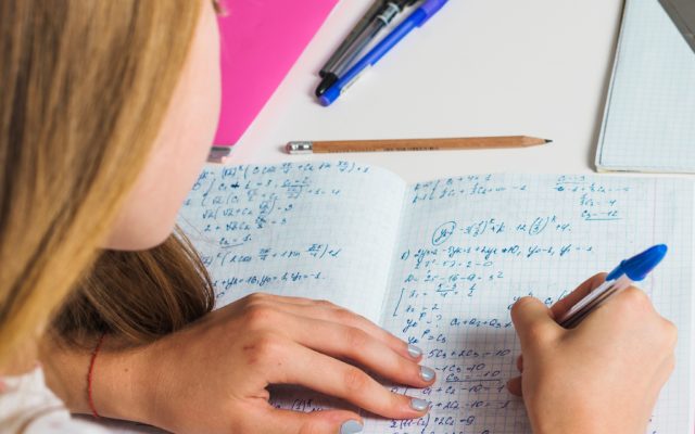  SONDAJ IRES: Meditațiile în România. Părinții consideră că acestea ar trebui FISCALIZATE