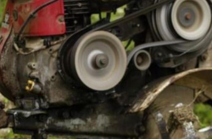  Un bărbat s-a urcat băut la volanul unui motocultor. Acesta s-a răsturnat într-un șanț