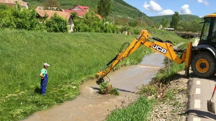  Planul de gospodărire a apelor 2021: Lucrările de întreținere a albiei văii Măgherușului, finalizate!