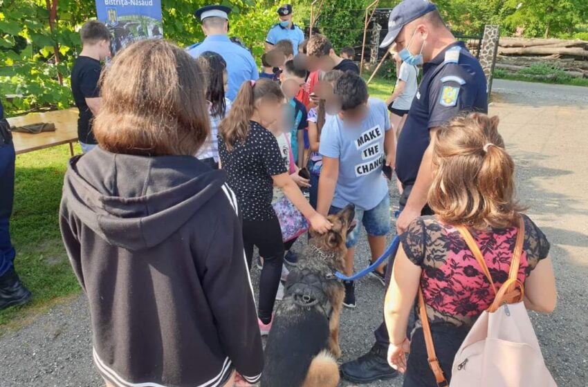  Aproape 40 de copii prezenți la Școala de Vară din Mărișelu, au aflat de la jandarmi cum își pot petrece Vacanța în Siguranță!