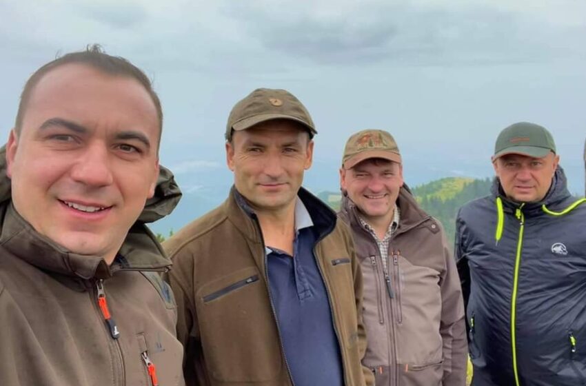  Deputatul Bogdan Ivan Gruia, alături de zeci de credincioși în cel mai înalt punct al Țibleșului
