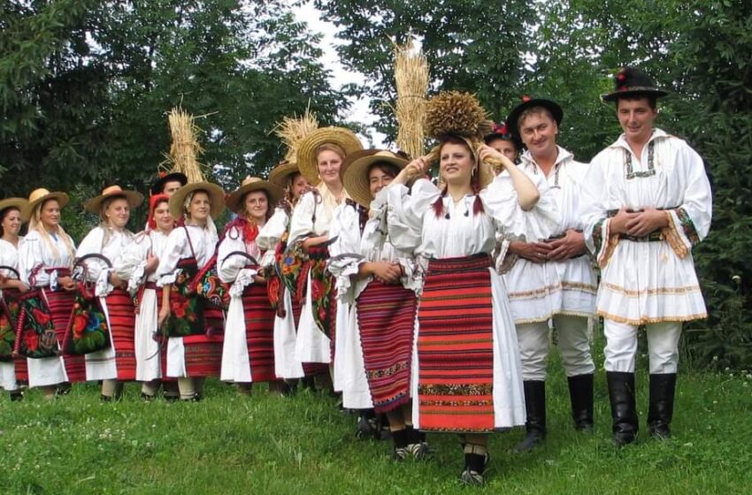  Obiceiul ,,cununii secerișului”, unul ,,proeminent” în zona Năsăudului. Sărbătoarea recoltei, simbol al rodniciei