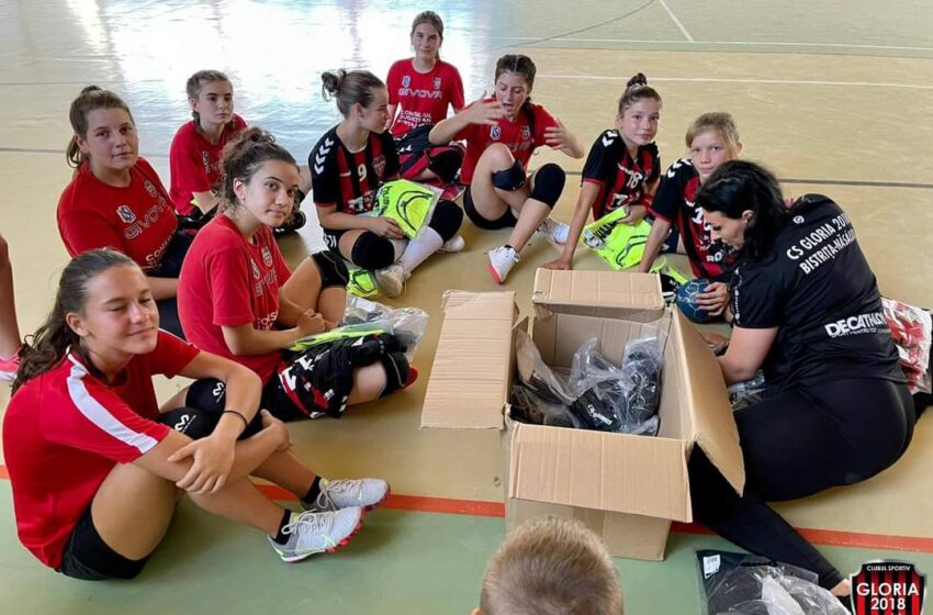  ”Gloria Junior” – Micile handbaliste din Sângeorz-Băi, Feldru și  Năsăud    au primit noile echipamentele!