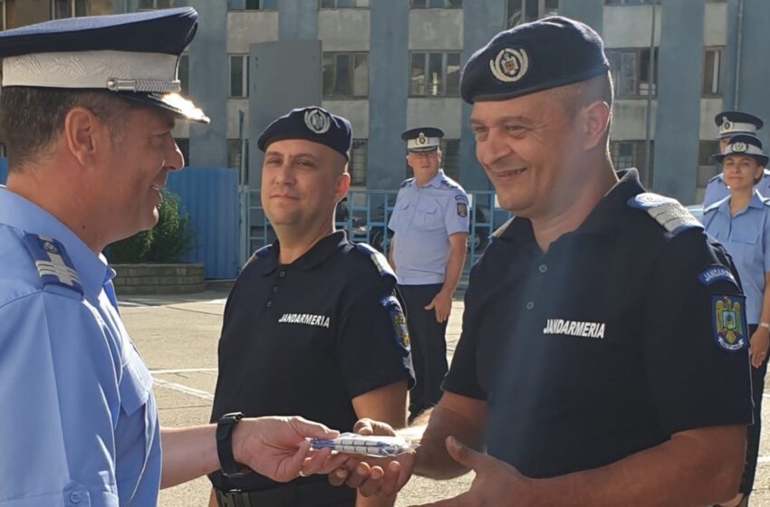  Zi festivă pentru jandarmii bistrițeni! Avansări în grad, felicitări și noi ofițeri încadrați (FOTO)