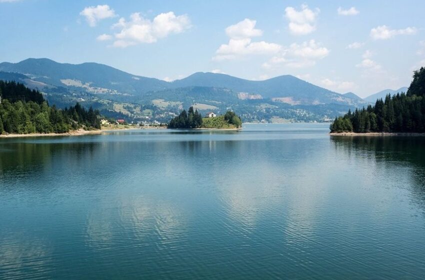  TRAGEDIE! Un bărbat în vârstă de 63 de ani a fost găsit decedat în lacul Colibița