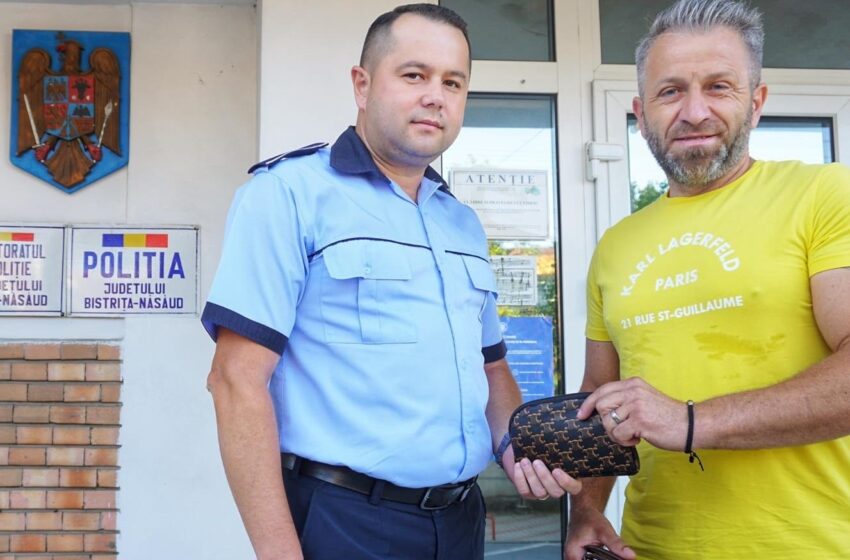  O bistrițeancă a predat polițiștilor un portofel cu peste 2000 de euro în el! Simțul civic încă există!