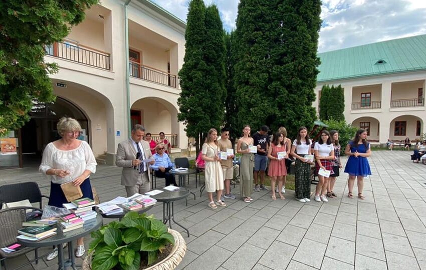  Excelența în educație, premiată la Bistrița! Peste 100 de elevi prezenți la festivitate