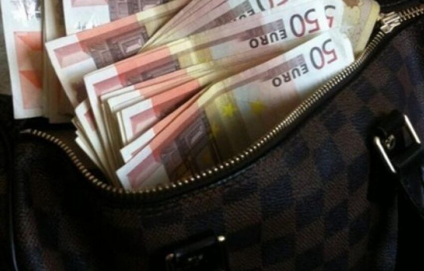  Un bărbat din Livezile a sustras dintr-o borsetă 10.000 euro. Acesta a fost depistat în București