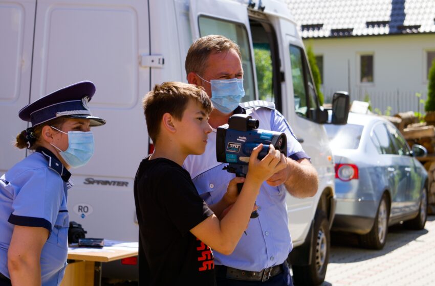  Siguranța copiilor în taberele școlare, prioritate pentru polițiști. Activități practice, alături de cei mici (FOTO)