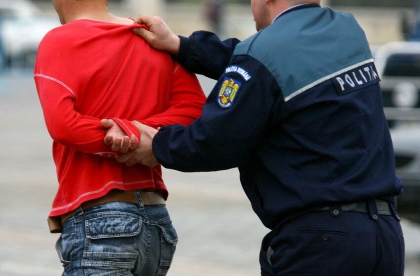  Un bărbat a fost depistat băut în trafic și a devenit agresiv cu polițiștii. Acesta a ajuns după gratii