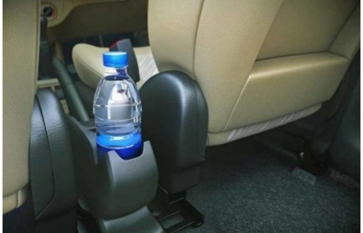  Ce obiecte devin periculoase dacă sunt lăsate în mașină pe caniculă .Alte sfaturi utile pe timp de caniculă