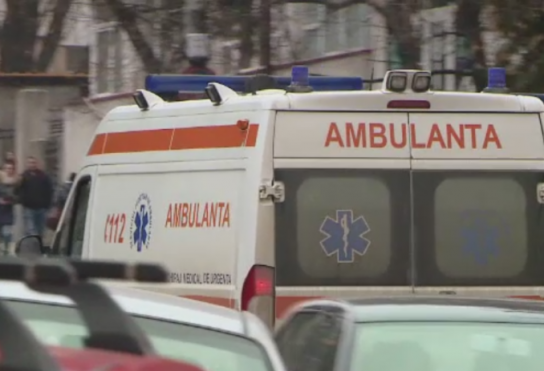  Un barbat  a cazut de pe casa, de la circa 4 m , in Reteag !