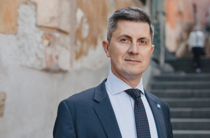  Dan Barna a devenit tată. Vicepremierul a postat o fotografie cu bebelușul său