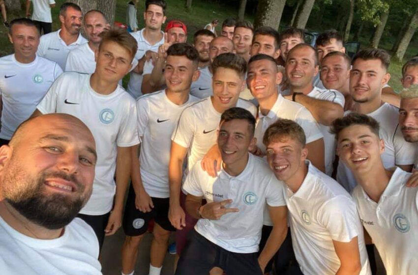  Ionut Simionca la iarbă  verde cu fostul portar Bogdan Lobonț  și  echipa Gloria Bistrița