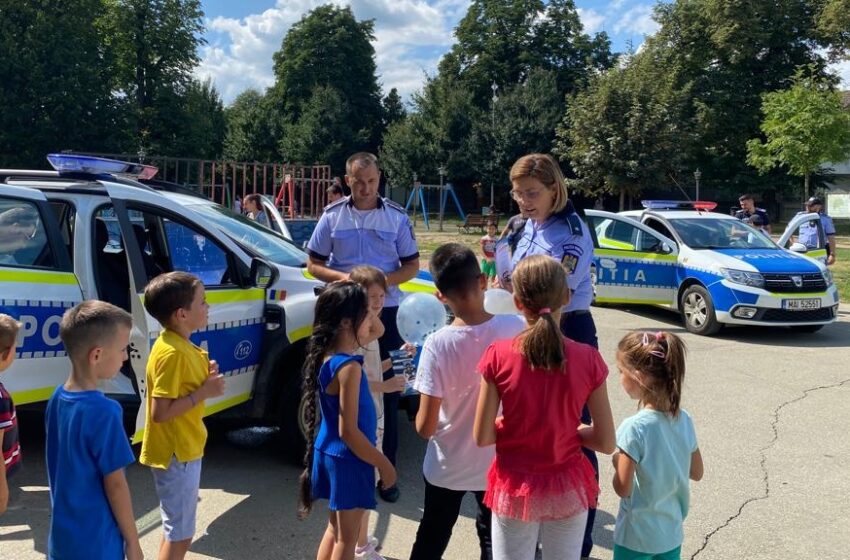  (FOTO) Baloane, confeti și răvașe cu mesaje preventive din partea polițiștilor bistrițeni!