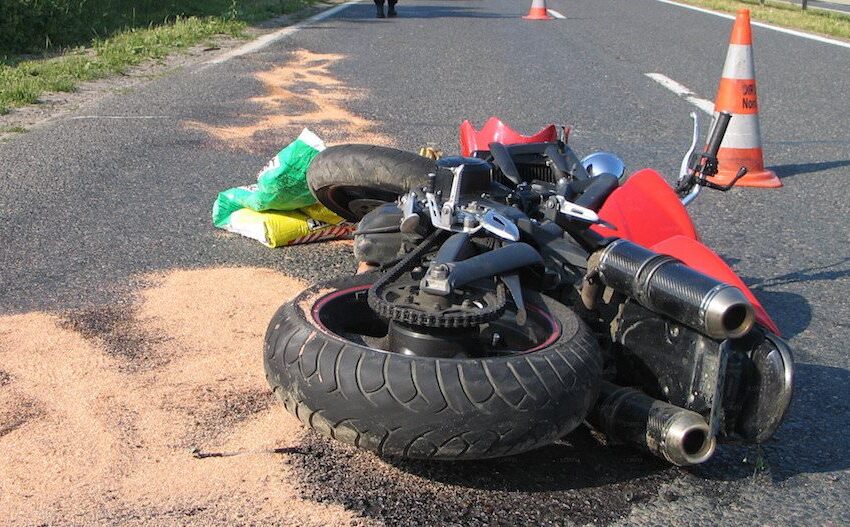  Un motociclist a căzut pe partea carosabilă în cartierul  Sigmir