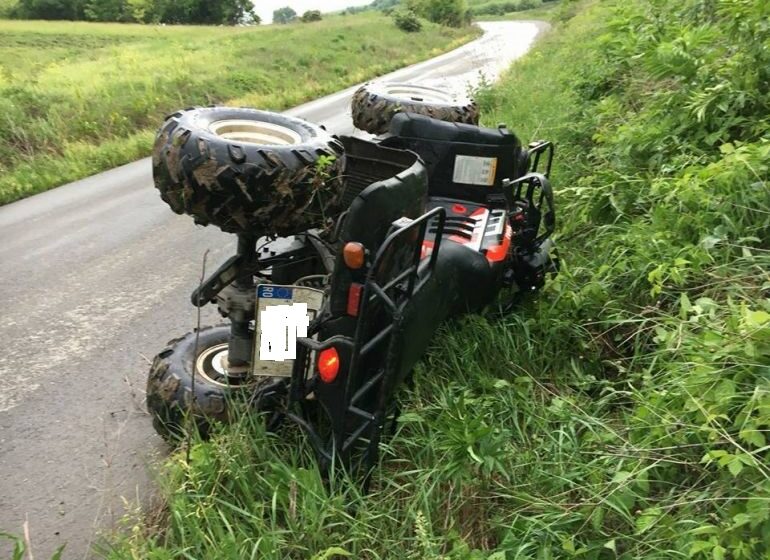  S-a rasturnat cu ATV-ul , dupa ce a fost lovit de o masina in Runcu Salvei