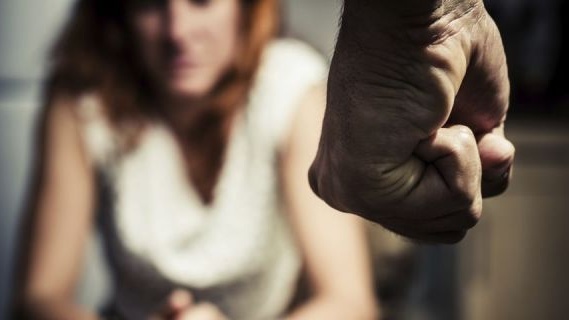  Anieș: Un bărbat și-a agresat soția și cei doi copii! Totul a pornit de la o sumă bani