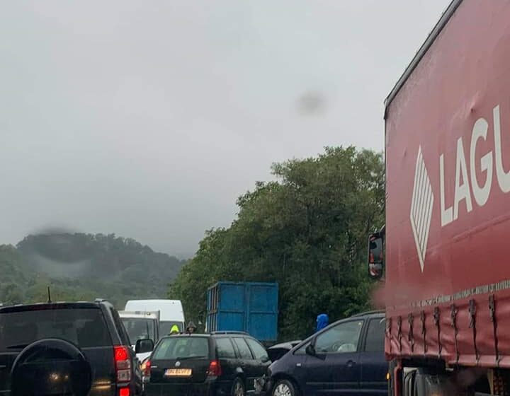  (FOTO) Accident rutier pe Dealul Târgului