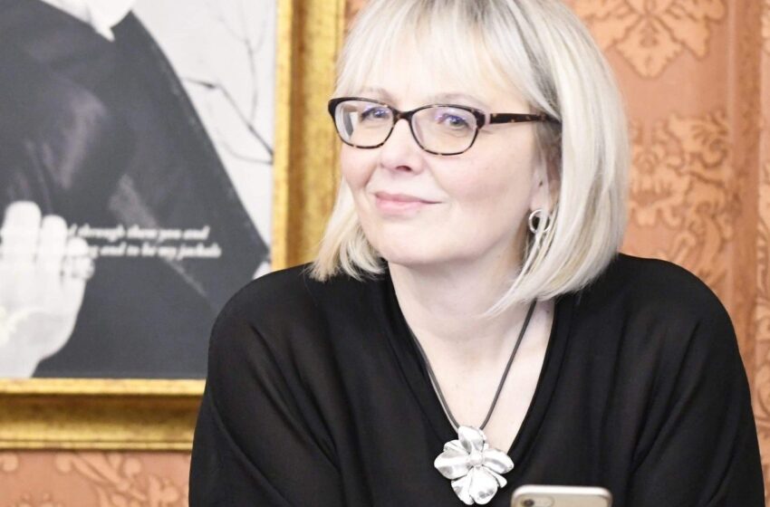  Profesoara Monica Halaszi  este noul director al Colegiul Național ”Liviu Rebreanu” din Bistrița