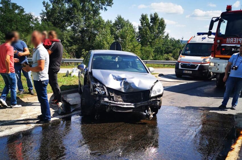  (FOTO) Trei persoane rănite în urma unui accident în Coldău!