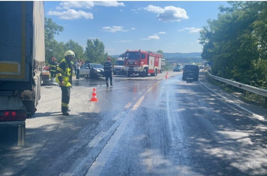  Accident rutier  in Coldau, intre un autoturism  și un tir