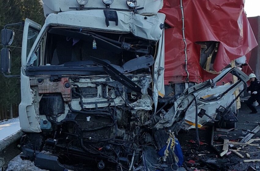  Accident grav in Pasul Tihuta  cu cinci răniți după o coliziune între un microbuz și un TIR. Intervin echipe de salvatori din Suceava și Bistrița Năsăud