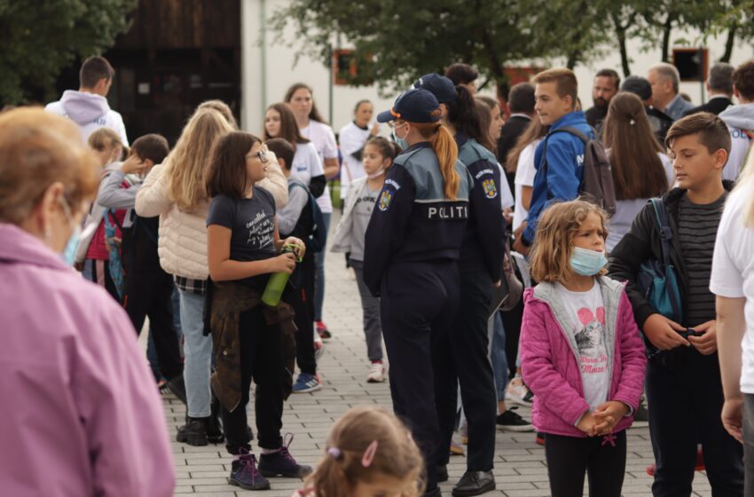  (FOTO) Vacanța s-a terminat! Info-point organizat de polițiști, pentru siguranța copiilor