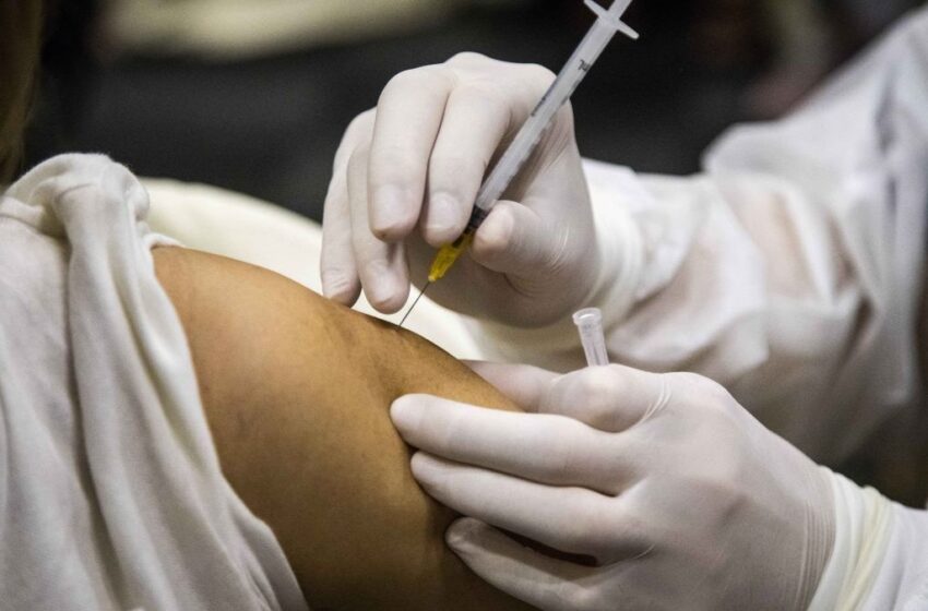  Valeriu Gheorghiță: Vaccinarea cu a treia doză ar putea începe săptămâna viitoare