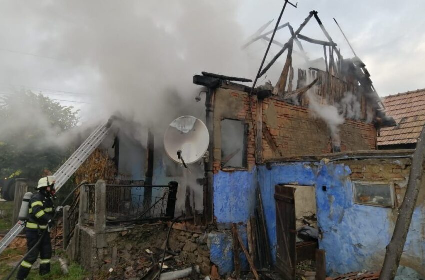  (FOTO/VIDEO) Incendiu în Pintic! Proprietara casei, o femeie de 85 de ani a decedat