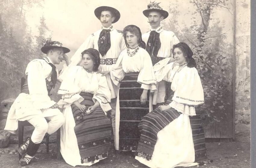  Atelierele de fotografie din Bistrița: ,,La peste o sută de ani de la realizarea primelor fotografii în atelierele bistrițene, calitatea este remarcabilă”
