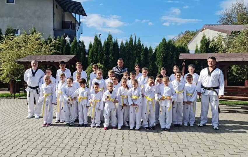  Căianu Mic: Toți copiii înscriși la Taekwondo au trecut cu brio examenul pentru centura albă cu tresă galbenă