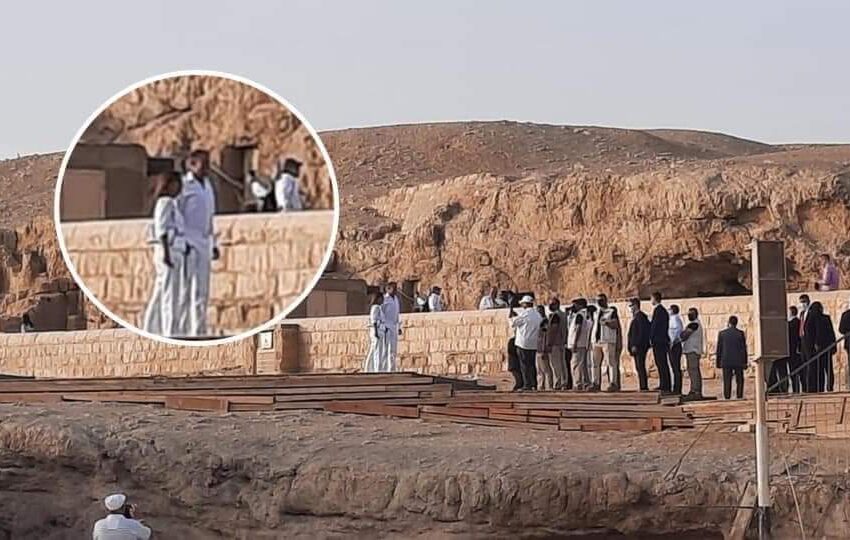  (FOTO) Klaus Iohannis, în voiaj la Piramide! Daniel Suciu critică decizia  președintelui!