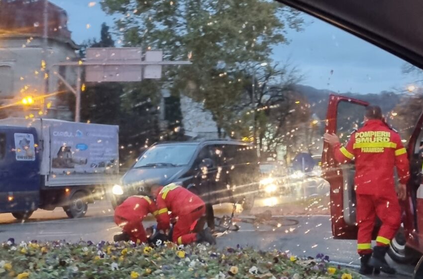  Biciclist accidentat în sensul de la poliție! Acesta a fost transportat la spital