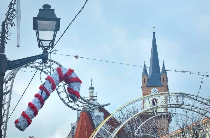  (FOTO) Bistrița va avea iluminat festiv de sărbători. Două patinoare își vor aștepta iubitorii de distracție