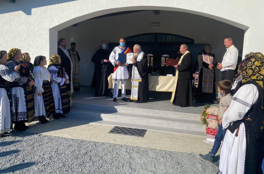  (FOTO) Înaltpreasfințitul Părinte Andrei, a binecuvântat marți, comunitatea ortodoxă din Rusu Bârgăului.Primarul Nicolae Vrâncean, distins cu Ordinul „Episcopul Nicolae Ivan”!