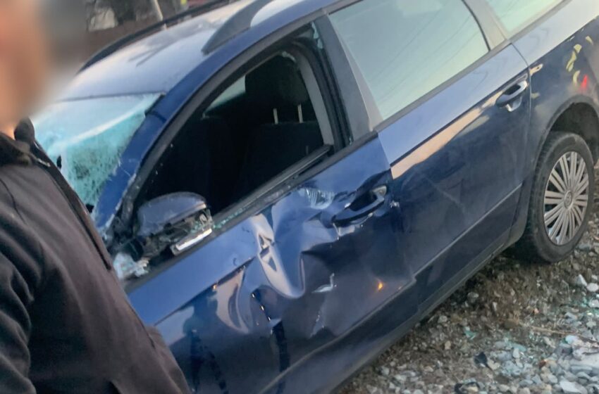  Accident în Josenii Bârgăului: Un autoturism a fost acroșat de tren