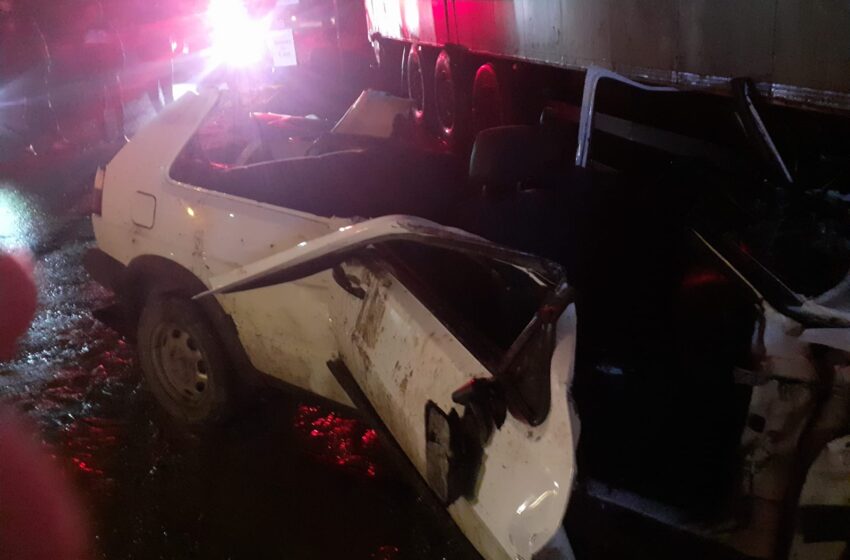  (FOTO) Accident grav în Ilva Mică! Un tânăr șofer a intrat cu mașina într-o semiremorcă