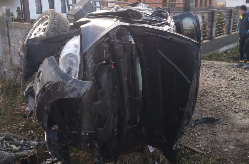  Un șofer s-a răsturnat cu mașina în Cepari. Două persoane au ajuns în spital
