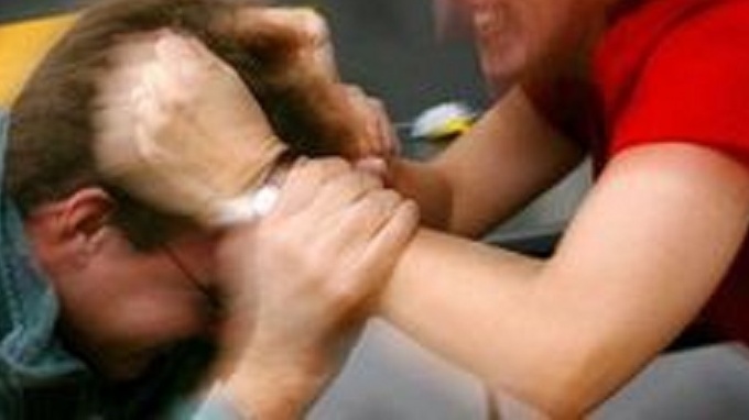  Un bistrițean a fost agresat de fosta concubină, în propria locuință! Pe numele femeii s-a emis un ordin de protecție